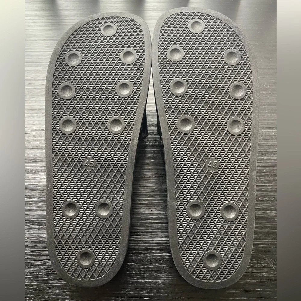 Classic sides with Black and Gray monogram size 45 EU Slide Sandals